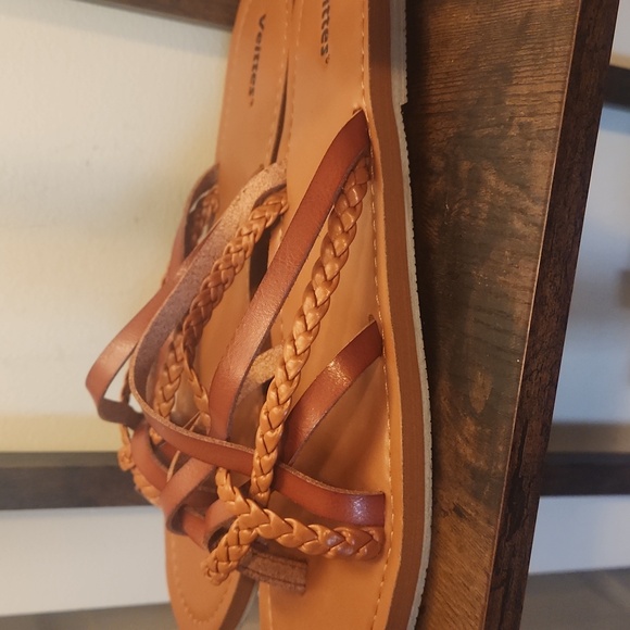 Veittes Sandals - Picture 3 of 5